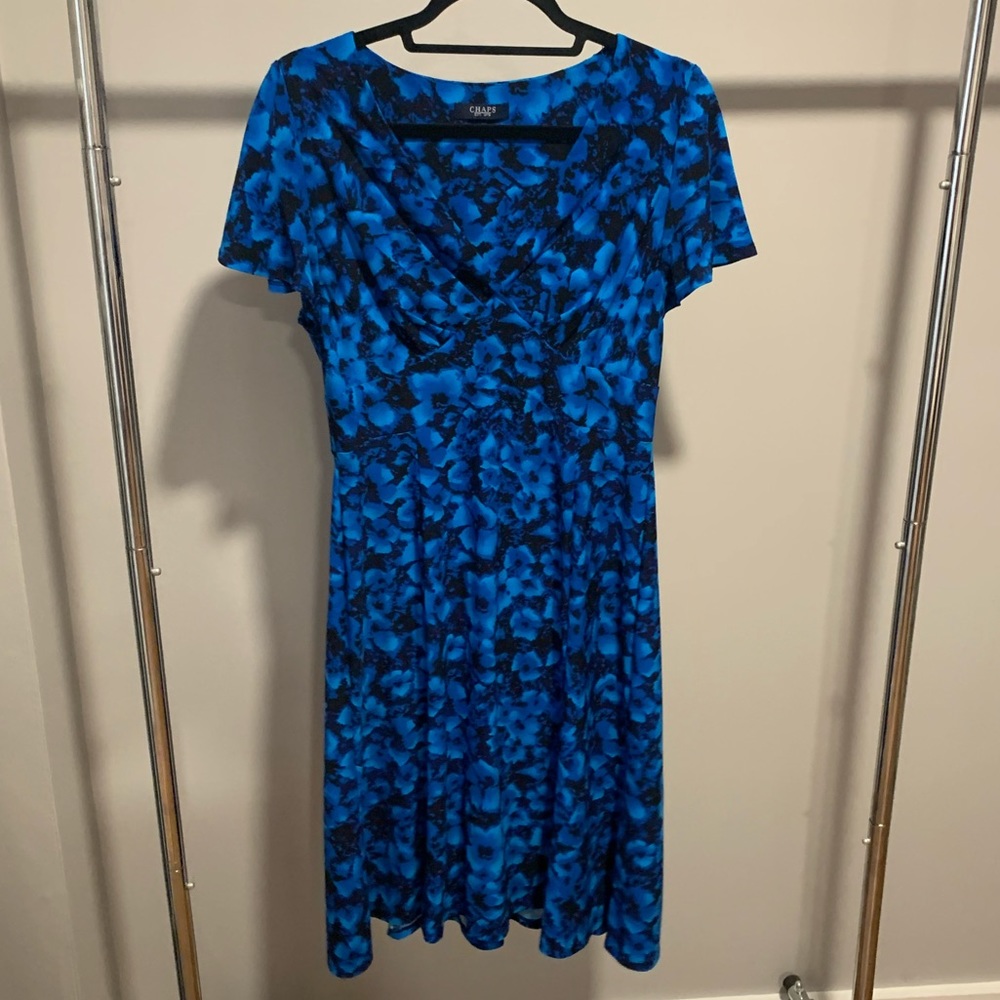 Chaps v neck casual dress